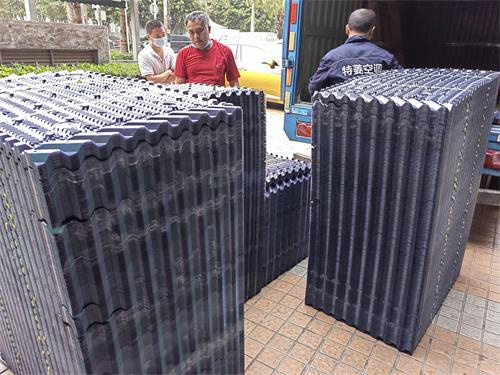 什么影響著方形冷卻塔的使用壽命？(冷卻塔分幾大類)