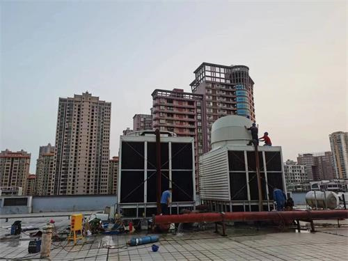 密閉式冷卻塔制造過程中重點關(guān)注哪些問題？(冷卻塔的模板用什么材料做成的)